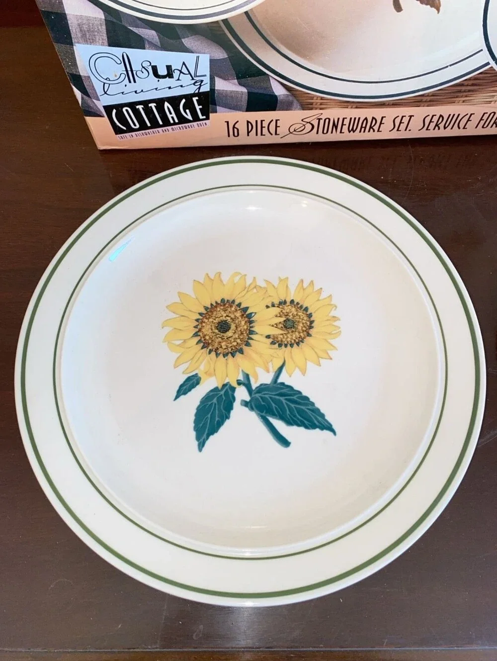 12pc Gibson Casual Living Cottage Sunflower Dinnerware Set Plates Bowls Mugs